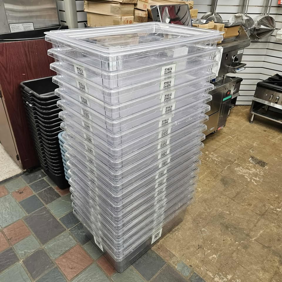 (USED) Cambro Camwear® 26" x 18" x 9" Clear Food Storage Box With Lid