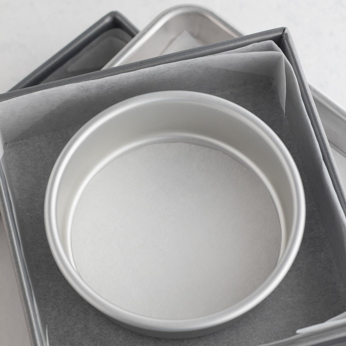 WINCO Round Cake Pan, 14-Inch, Hard Anodized Aluminum