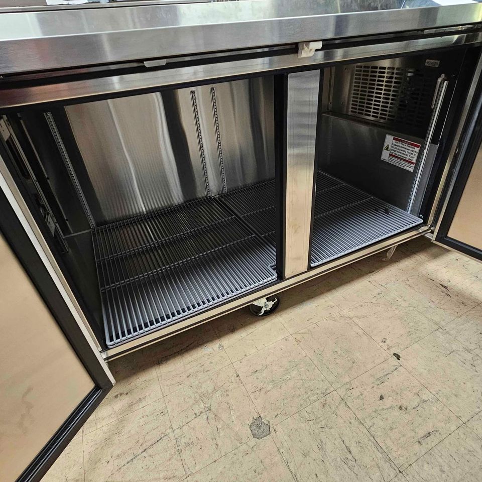 [USED] True TWT-93D-2-HC~SPEC3 93" Worktop Refrigerator (3 Sections, 2 Drawers, 2 Doors)
