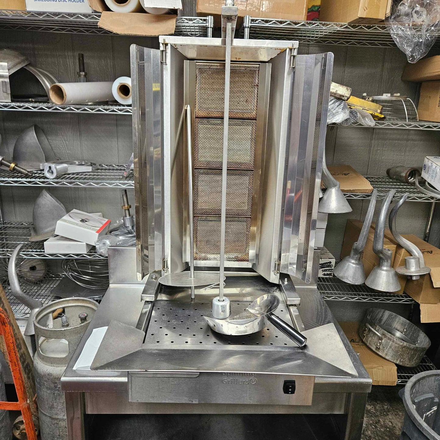 [USED] Spinning Grillers 4 Burner Natural Gas Vertical Broiler/Gyro Machine - 150lb Capacity