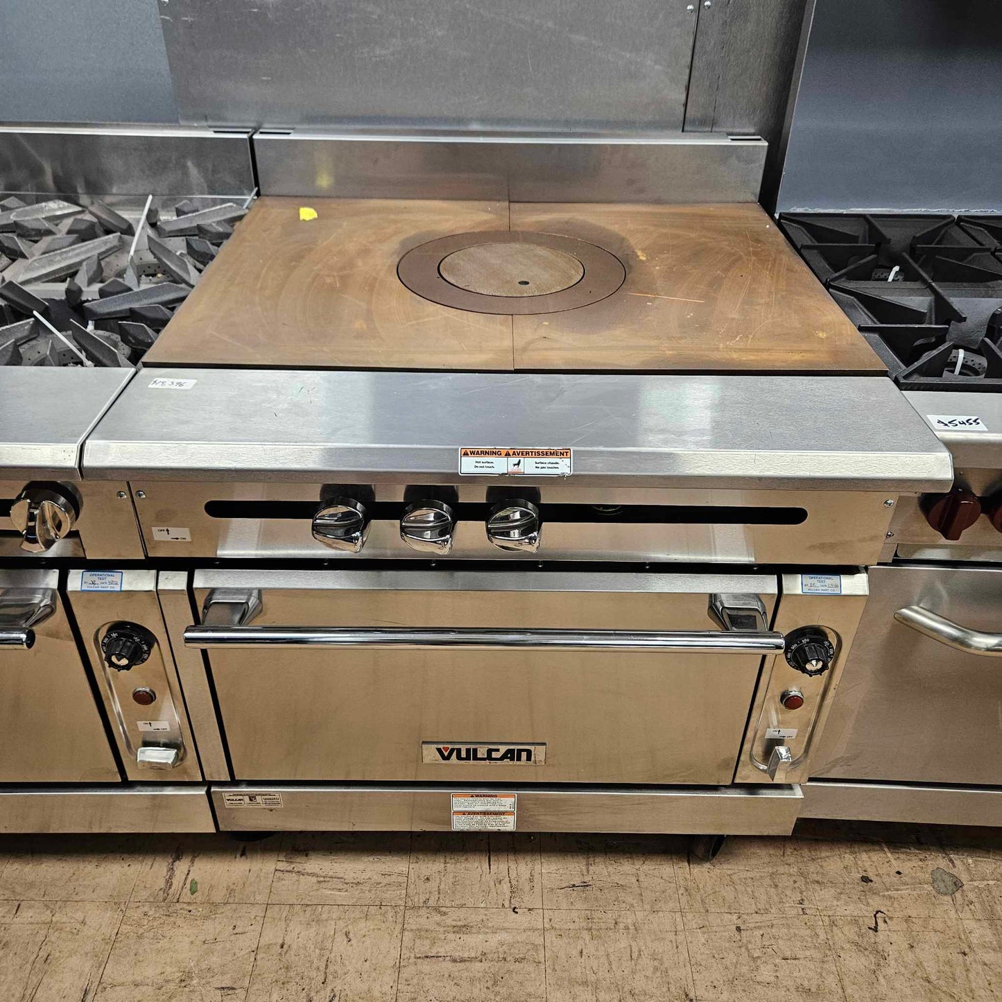 Vulcan V1FT36S V Series Heavy-Duty Natural Gas Range w/ 36" French Top and Standard Oven [OPEN-BOX]