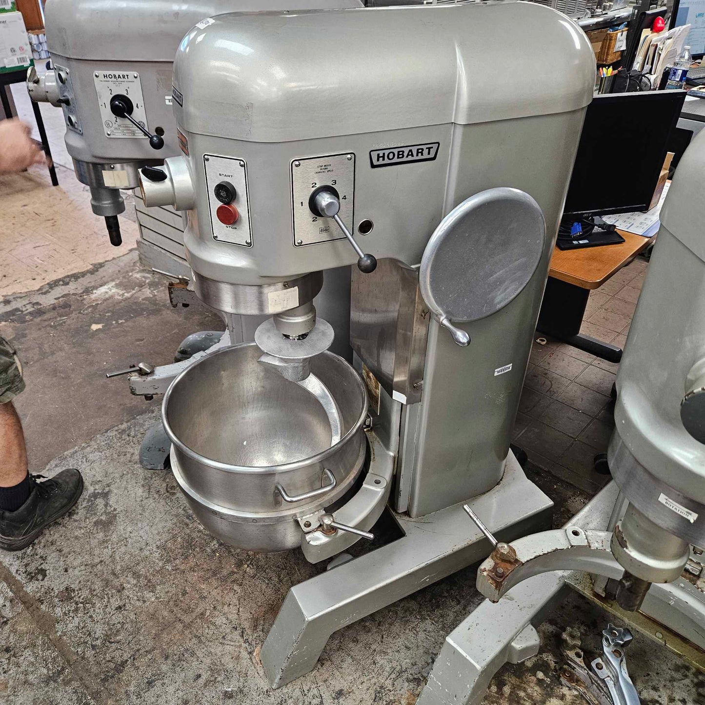 [USED] Hobart H-600 60 Qt. Dough Mixer w/ Bowl & Attachments