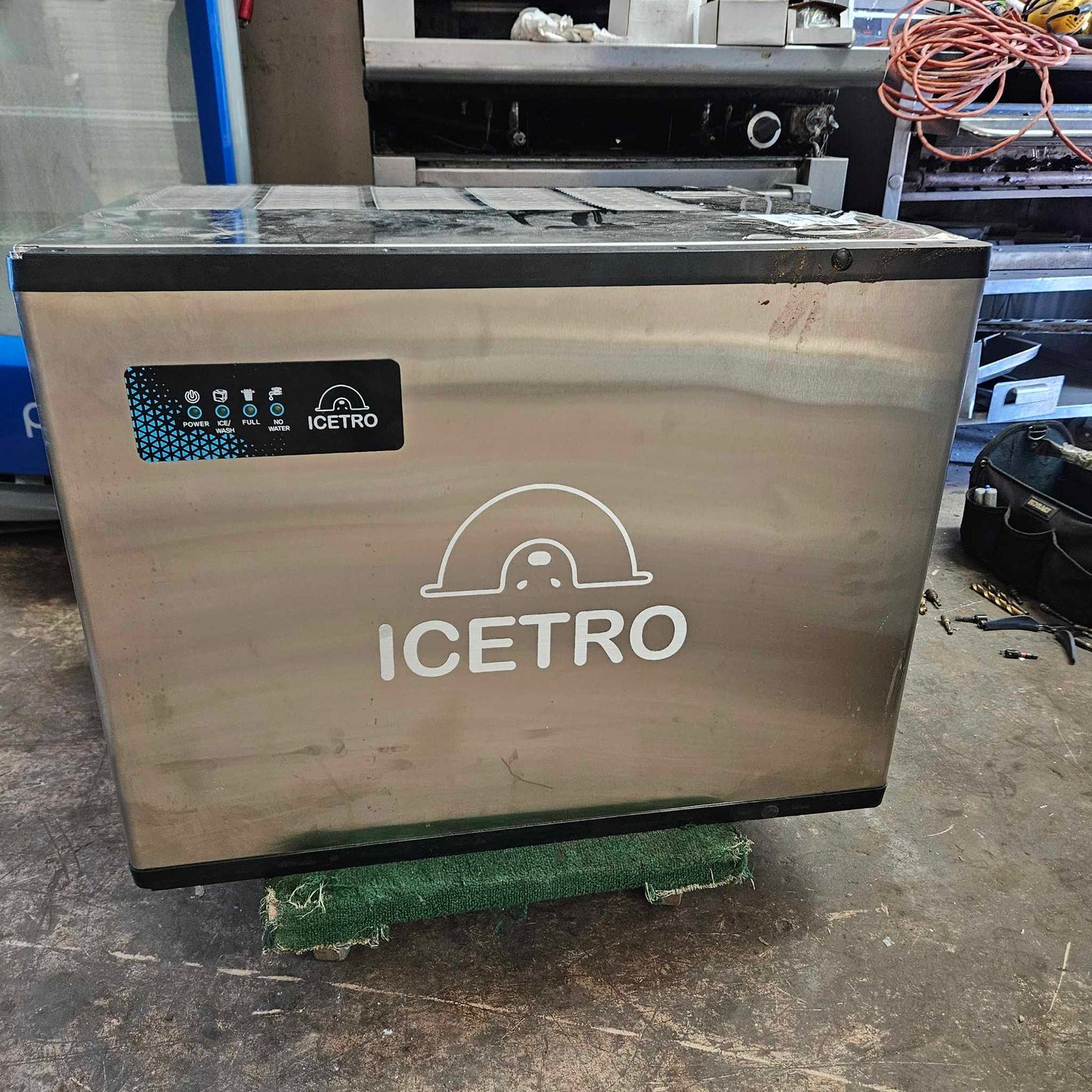 Icetro IM-0550-AC 30" Air Cooled Full Cube Ice Machine Head - 551lb/24hr [OPEN-BOX]