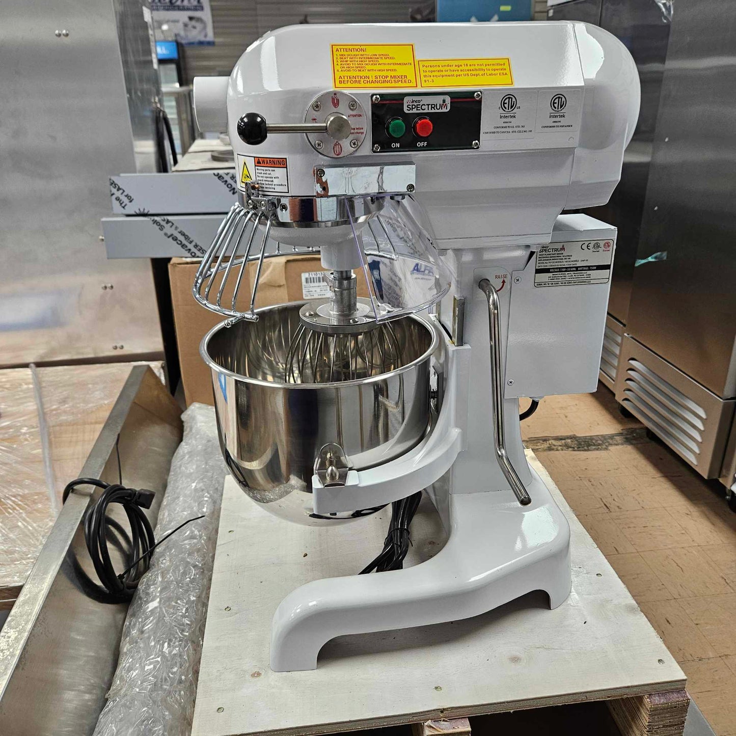 Winco EMP-10 Spectrum 10 Qt Planetary Dough Mixer [OPEN-BOX]