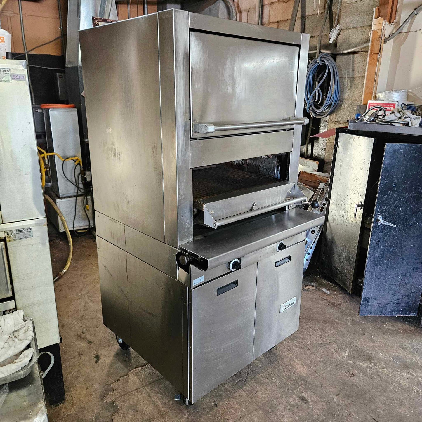 [USED] Garland M60XS Natural Gas Upright Ceramic Broiler w/ Cabinet Base & Finishing Oven