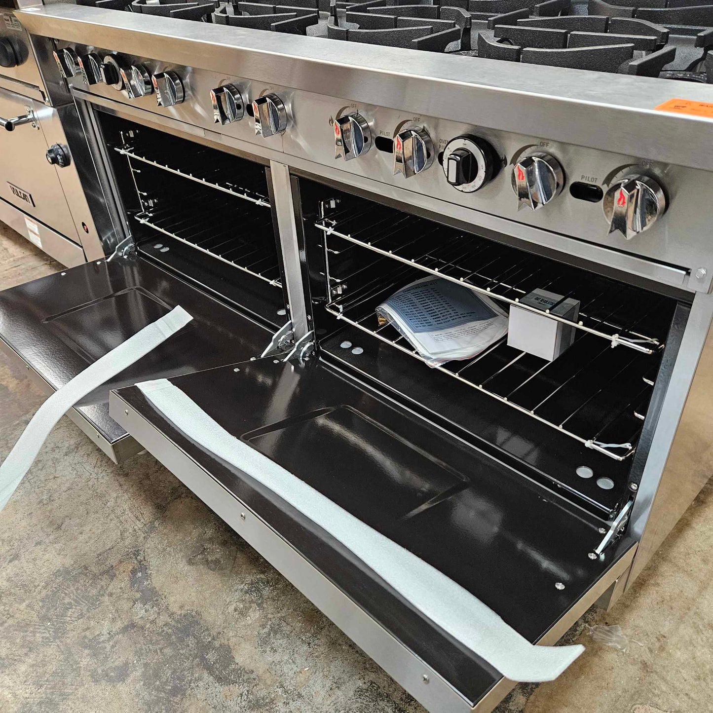 Dukers DCR60-10B 60" Natural Gas Range with 10 Open Burners [OPEN-BOX]