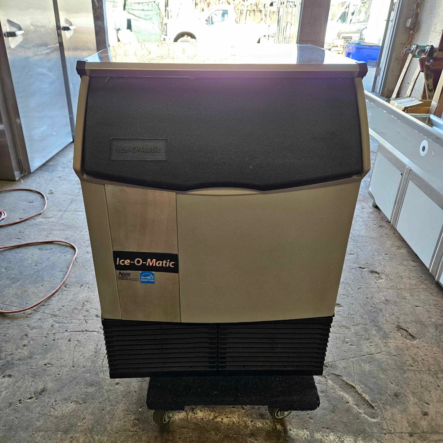 [USED] Ice-O-Matic ICEU220HA 24"W Air Cooled Half Cube Undercounter Ice Machine - 238 lbs/24hr