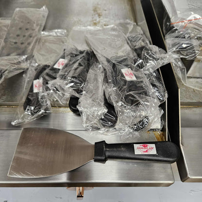 4" Grill Scaper with Black Plastic Handle