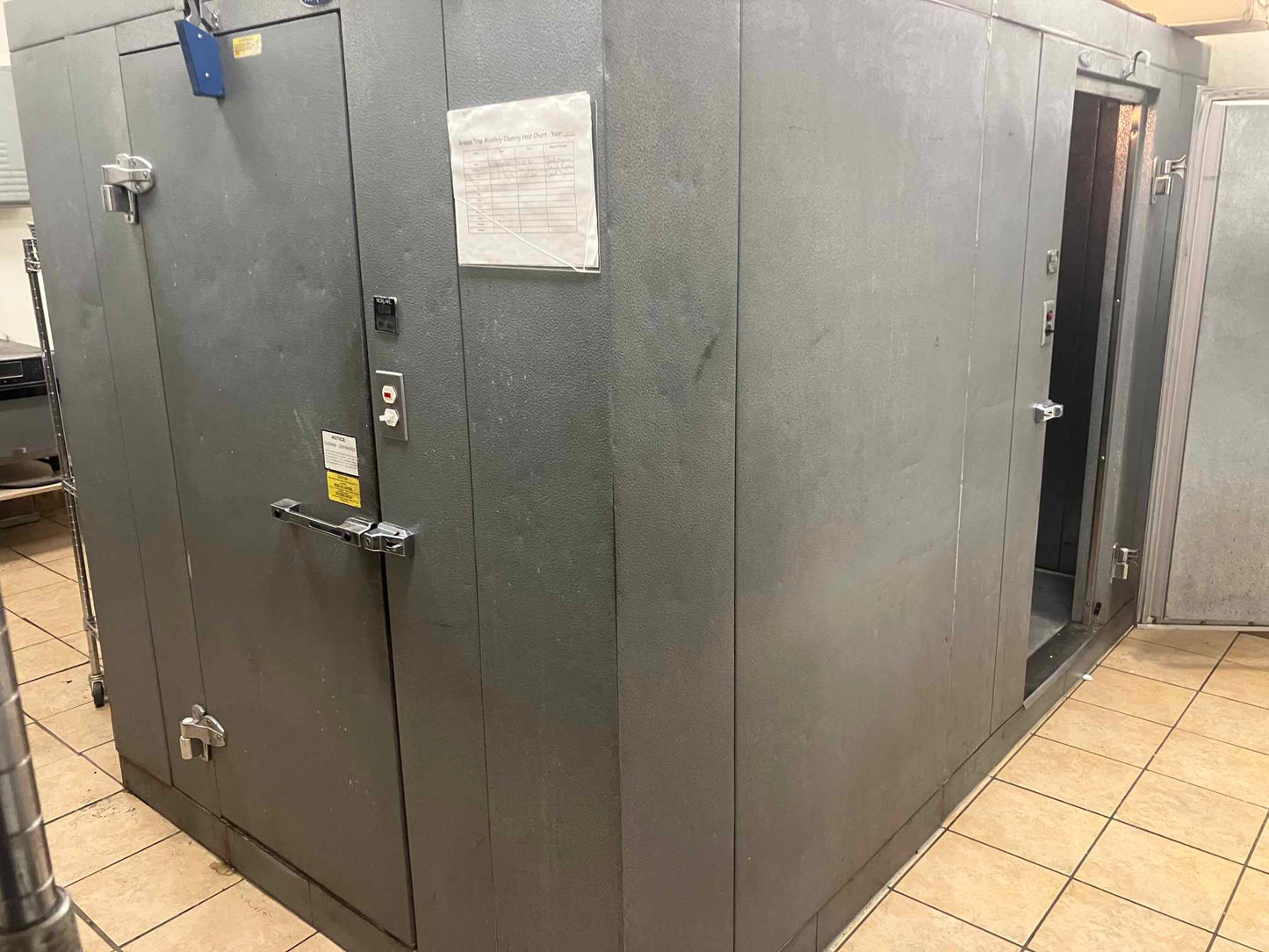 [USED] Norlake 6' x 10' Walk-In Box Combo Cooler/Freezer (6' x 6' Cooler / 6' x 4' Freezer)