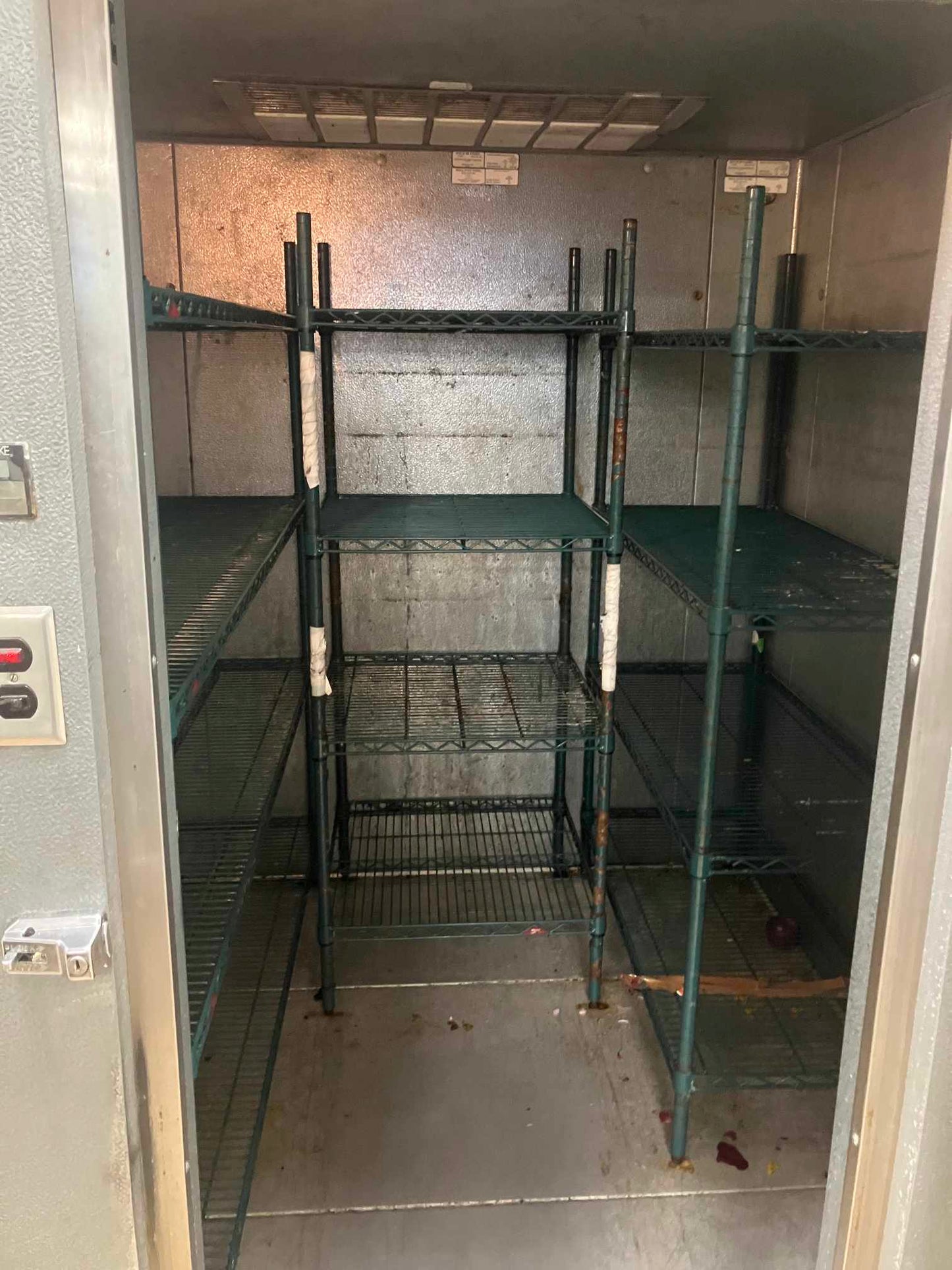 [USED] Norlake 6' x 10' Walk-In Box Combo Cooler/Freezer (6' x 6' Cooler / 6' x 4' Freezer)