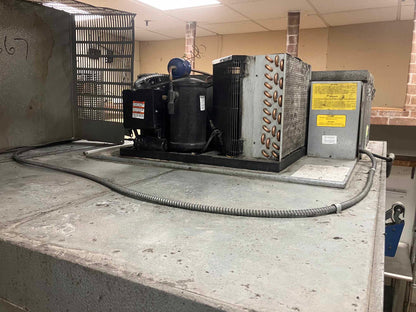 [USED] Norlake 6' x 10' Walk-In Box Combo Cooler/Freezer (6' x 6' Cooler / 6' x 4' Freezer)