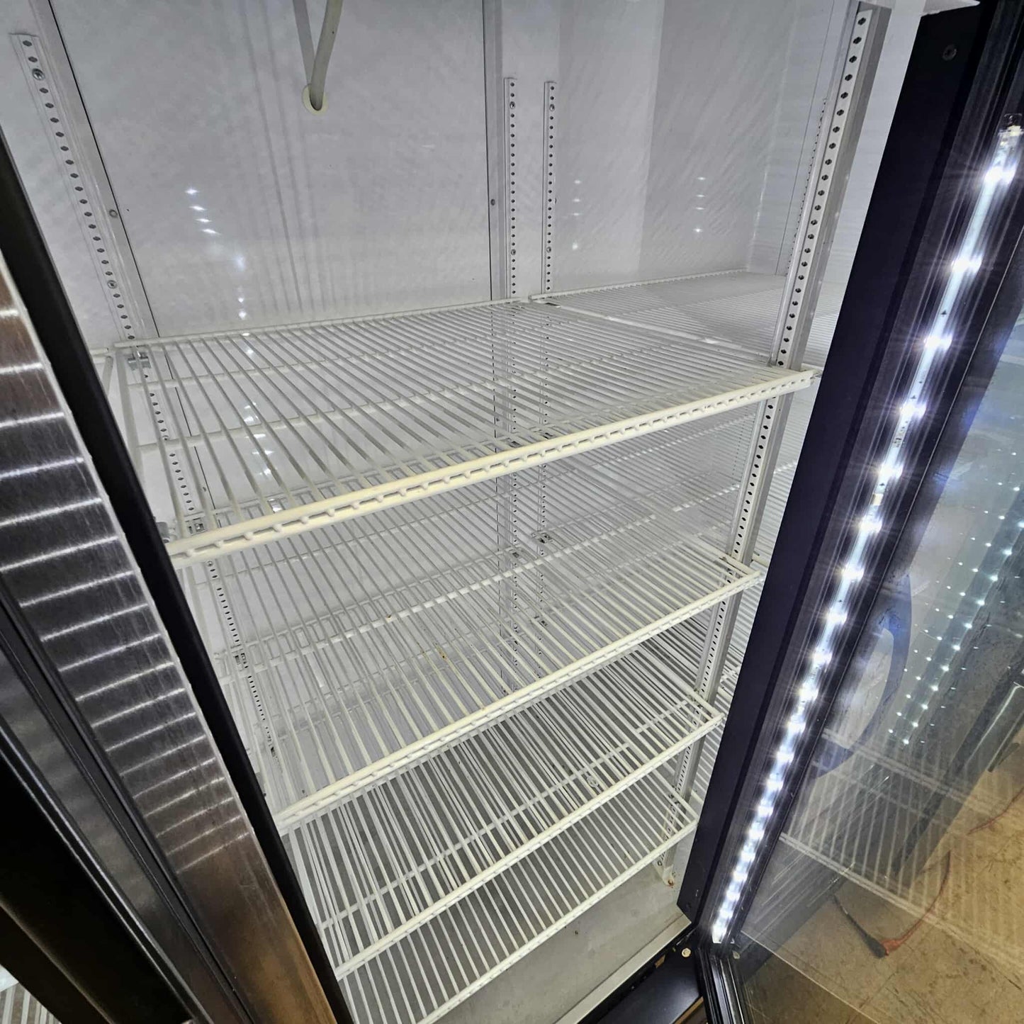 [USED] True GDM-72-HC 3 Door Merchandiser Refrigerator
