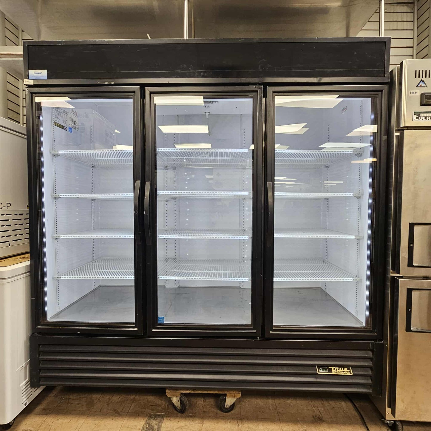 [USED] True GDM-72-HC 3 Door Merchandiser Refrigerator