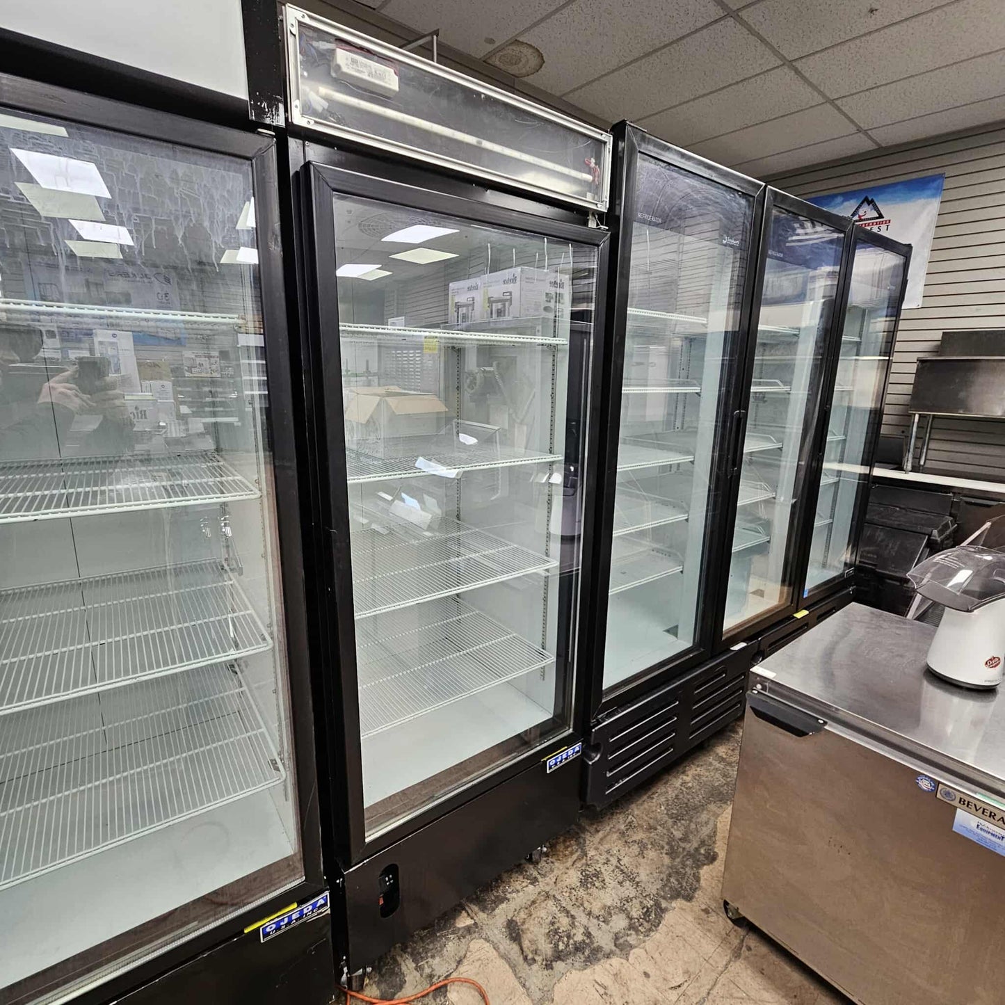 [USED] Ojeda RMH-27 30" Single Door Merchandiser Refrigerator