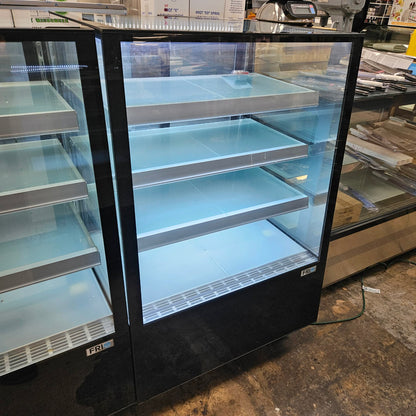 [USED] Frio 36" Slanted Straight Glass Refrigerated Bakery Display Case (3 Shelves, 36" x 32" x 57")