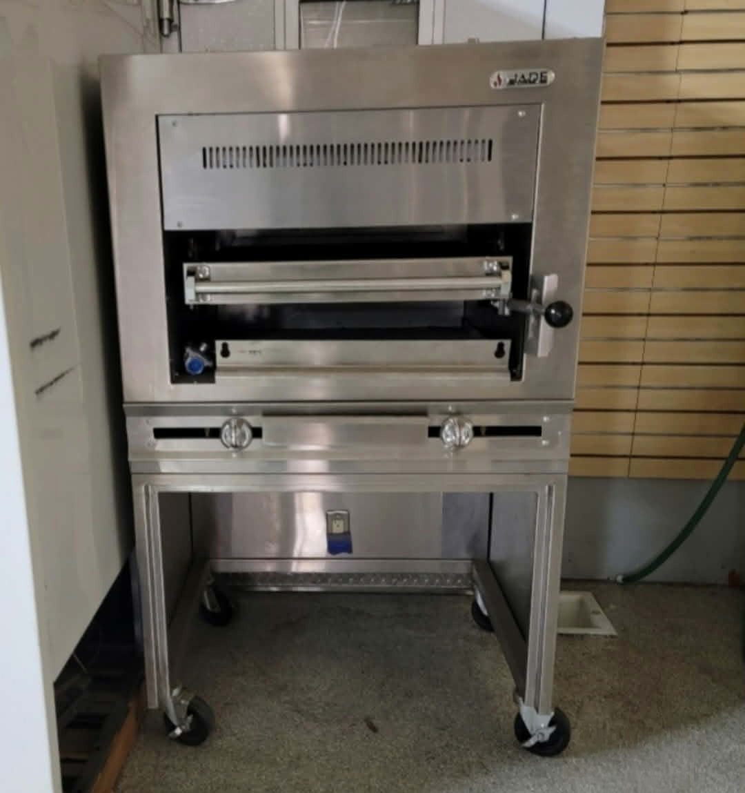 Jade Range JSHBR-36 36" Natural Gas Upright Radiant Broiler w/ Cabinet Base [OPEN-BOX]