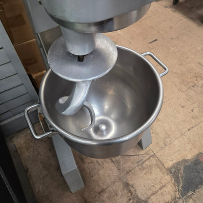 [USED] Hobart D-300 30 Qt. Dough Mixer w/ Bowl & Hook - 115V