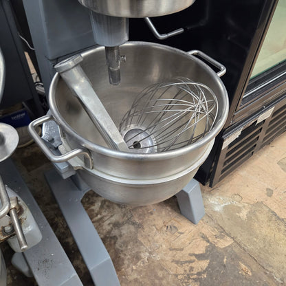 [USED] Hobart D-300 30 Qt. Dough Mixer w/ Bowl & Attachments - 115V
