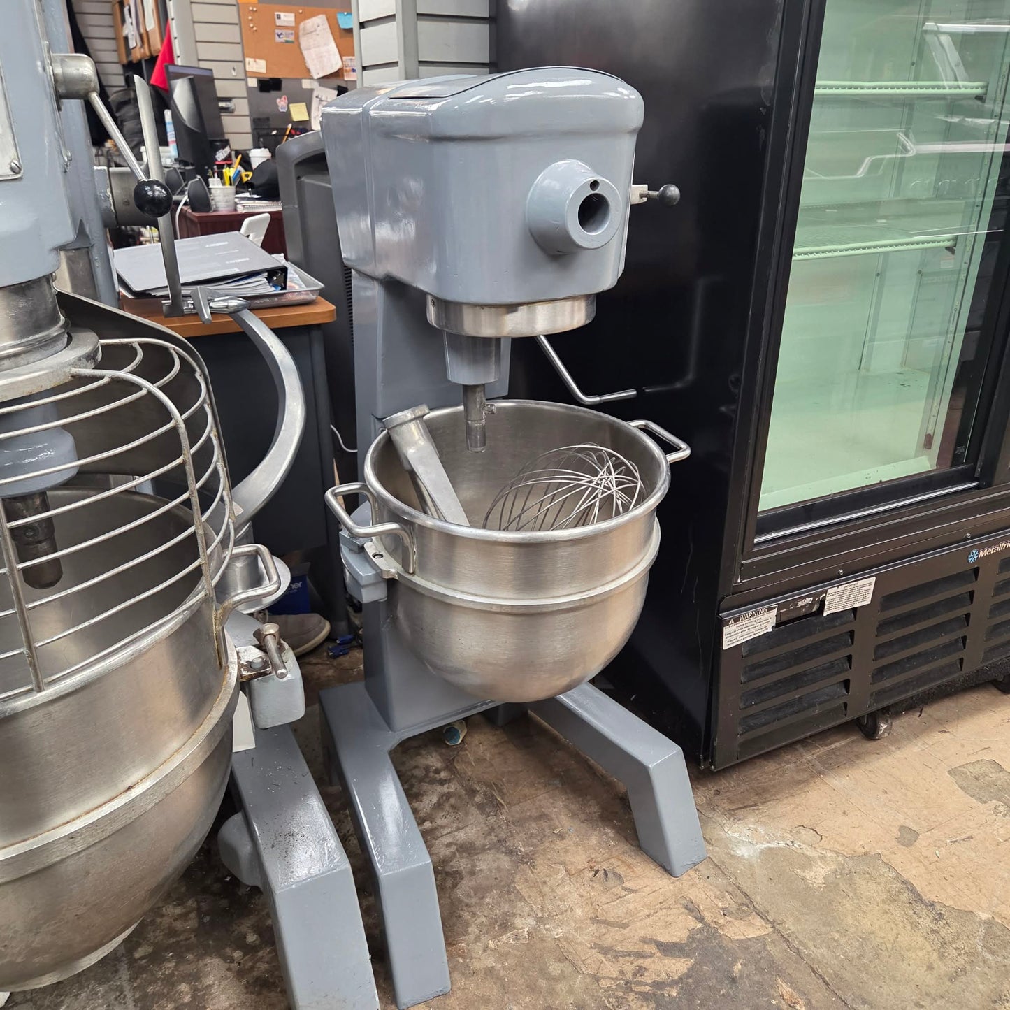 [USED] Hobart D-300 30 Qt. Dough Mixer w/ Bowl & Attachments - 115V