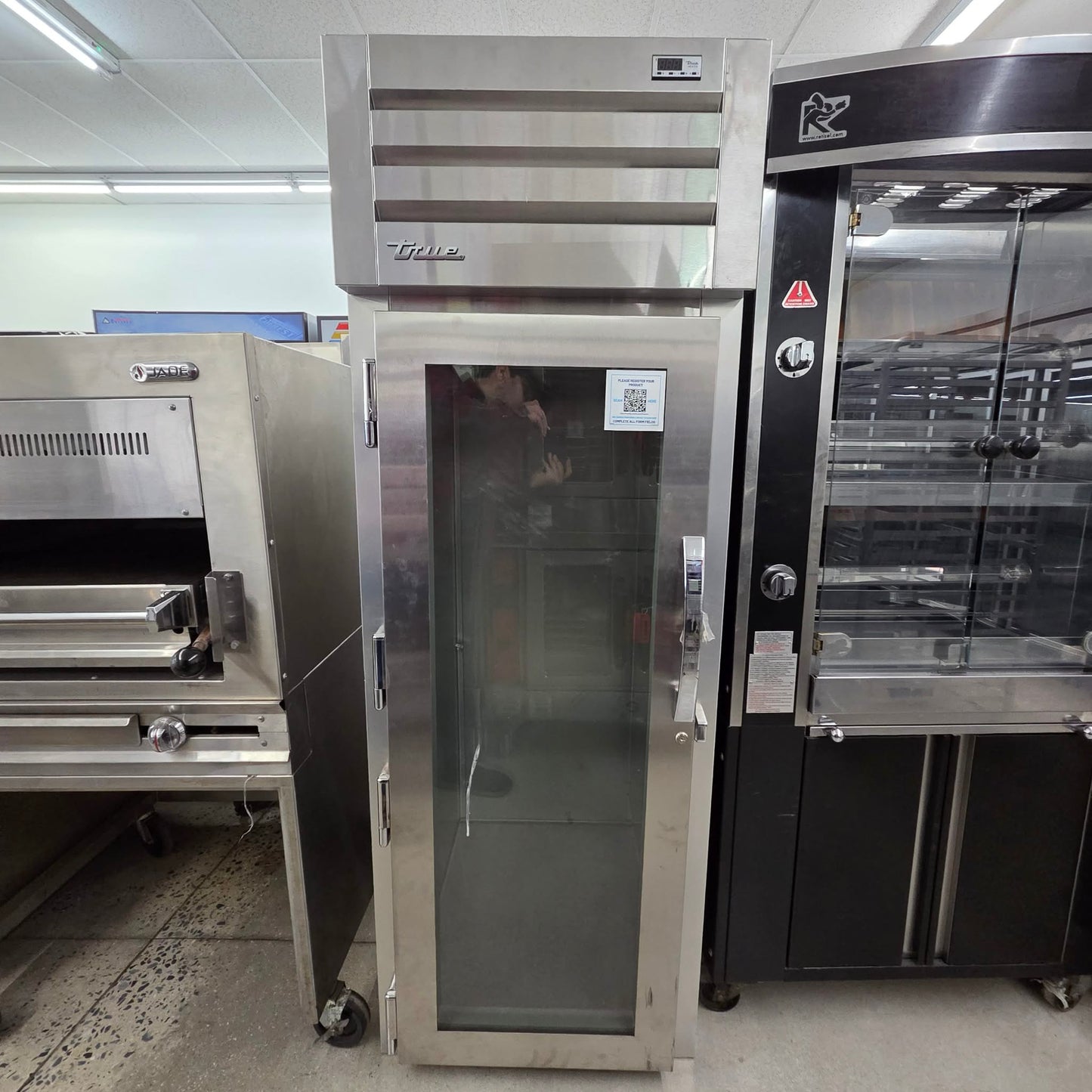 True STG1H-1G Spec Series 27 1/2" Glass Door Reach-In Insulated Heated Holding Cabinet [OPEN-BOX]