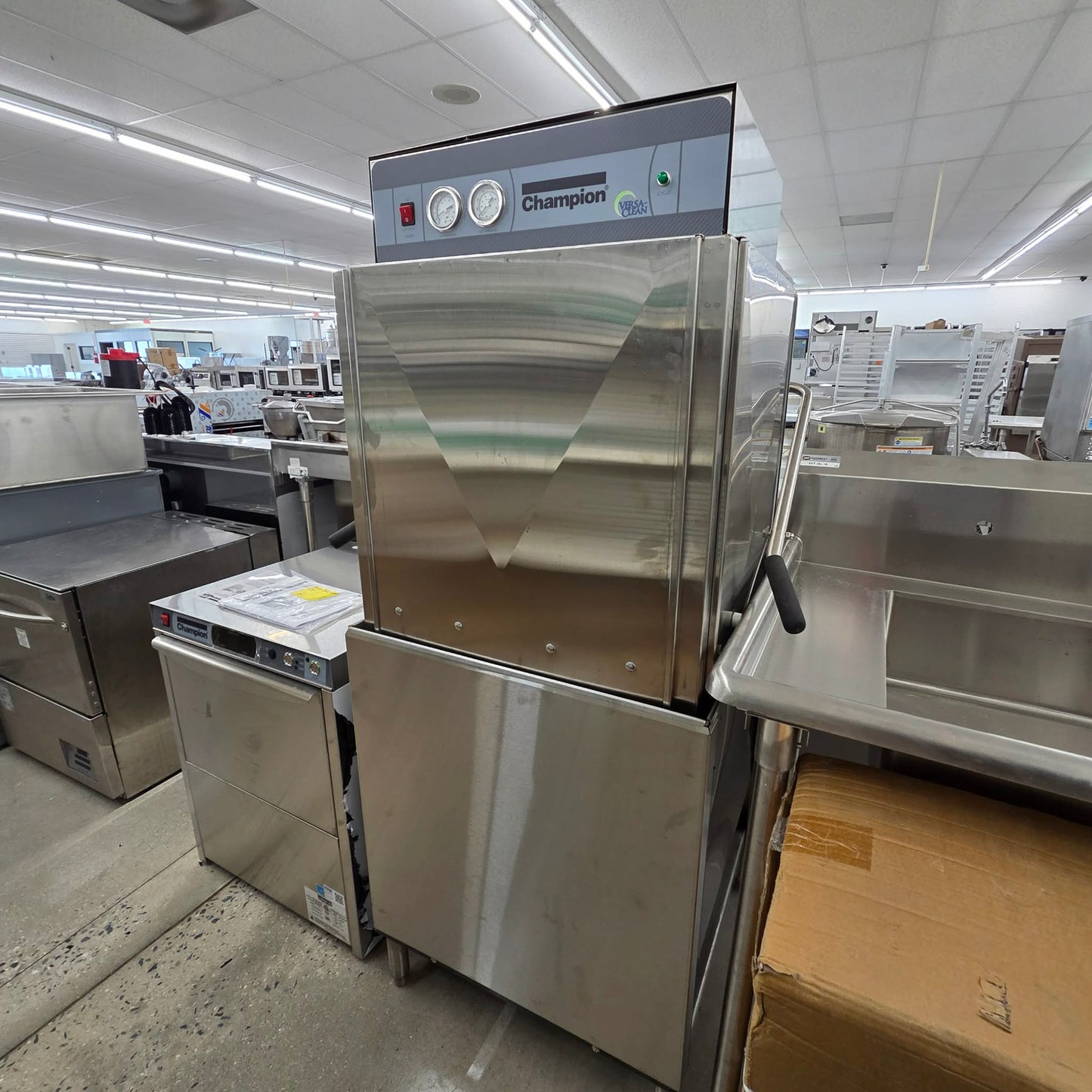 Champion DH-2000 Versa-Clean High Temp Door Type Dishwasher [OPEN-BOX]
