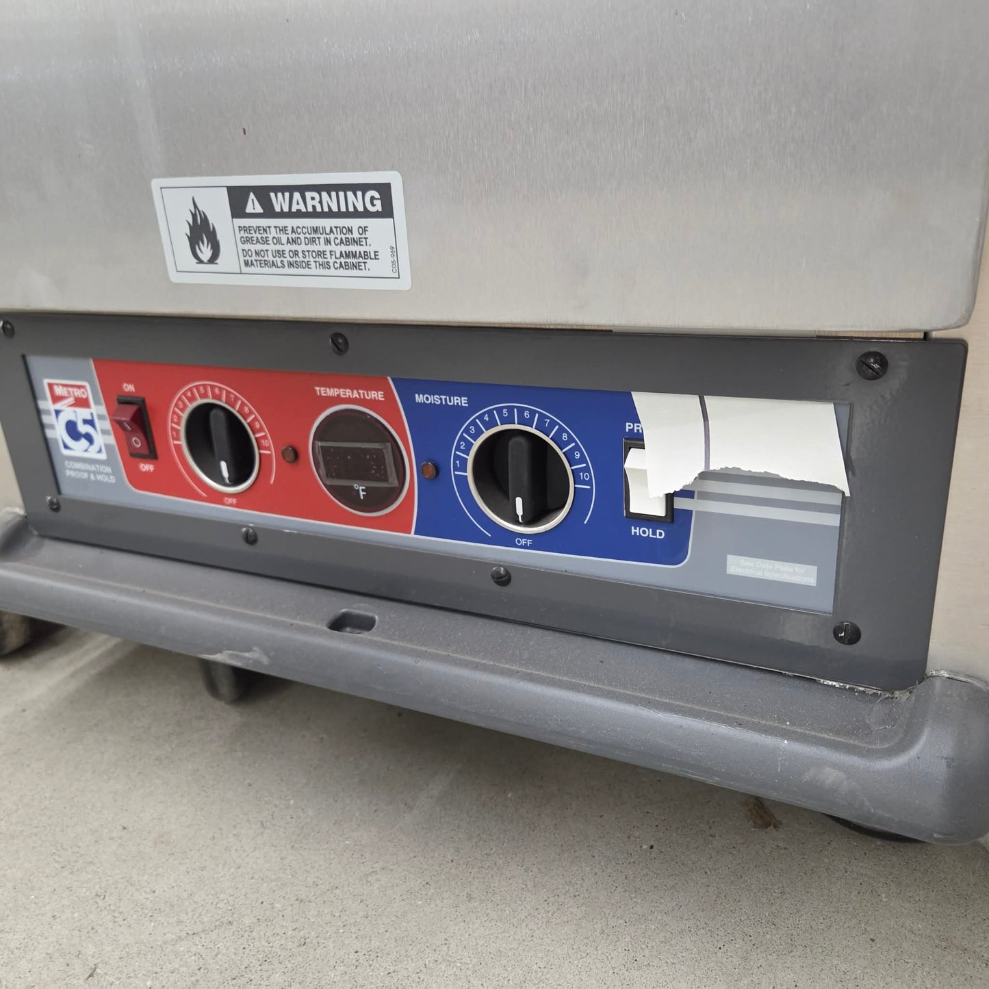 Metro C535-CFS-U C5 3 Series Heated Holding and Proofing Cabinet - Red [OPEN-BOX]