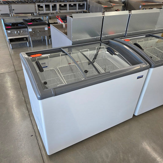 Ojeda NBH-43 43" Sliding Glass top Chest Freezer [OPEN-BOX]