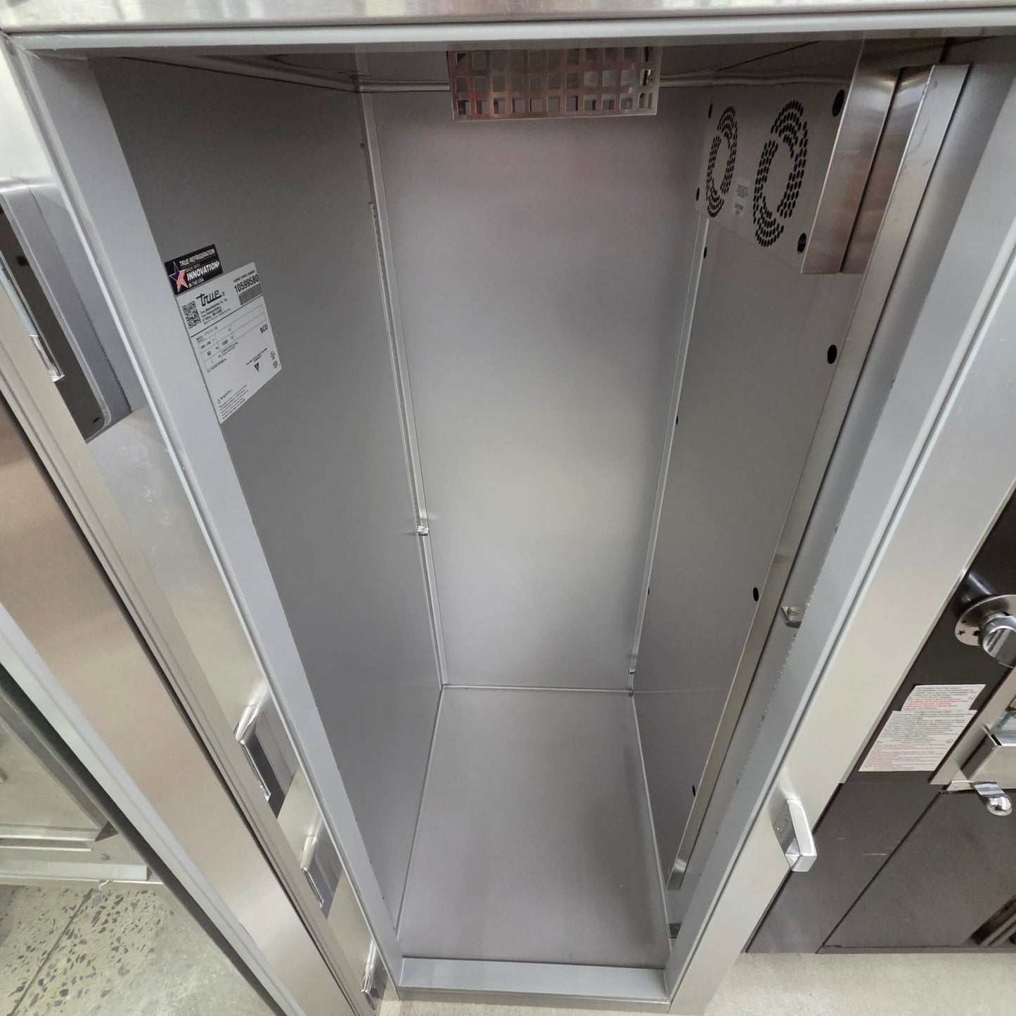 True STG1H-1G Spec Series 27 1/2" Glass Door Reach-In Insulated Heated Holding Cabinet [OPEN-BOX]