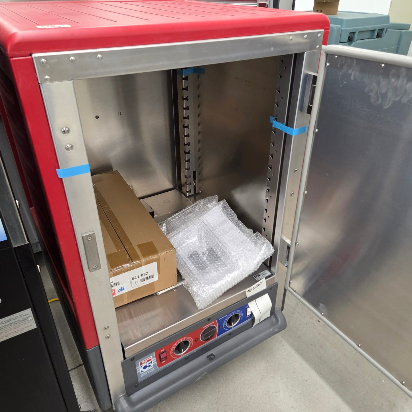 Metro C535-CFS-U C5 3 Series Heated Holding and Proofing Cabinet - Red [OPEN-BOX]