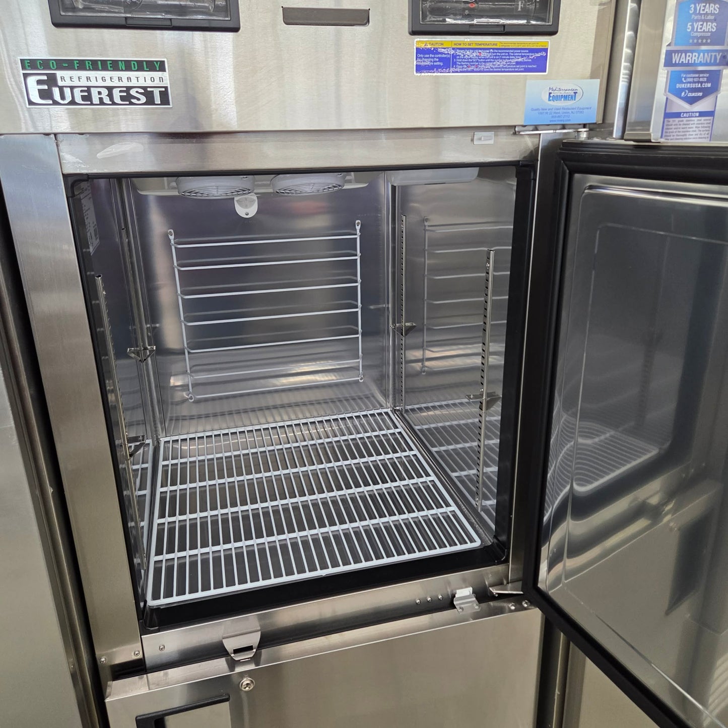 Everest ESRFH2 29" W Single Section Reach-In Combo Refrigerator/Freezer [OPEN-BOX]