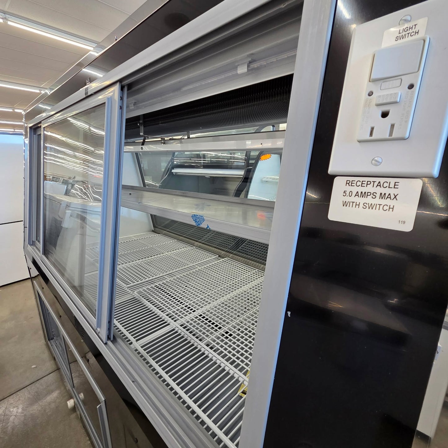 Howard McCray SC-CDS34N-6-BE-LED 72" Double-Duty Refrigerated Deli Case [OPEN-BOX]