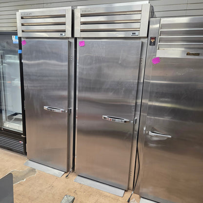 [USED] True STG1RRI89-1S-HC 35" One Section Roll In Refrigerator