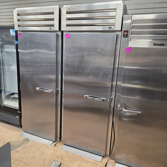 [USED] True STG1RRI89-1S-HC 35" One Section Roll In Refrigerator