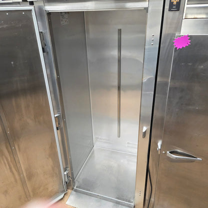 [USED] True STG1RRI89-1S-HC 35" One Section Roll In Refrigerator