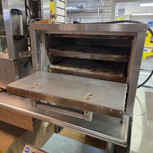 [USED] APW Wyott P-18 Countertop 2 Deck Electric Pizza Oven - 208-240V/1Ph