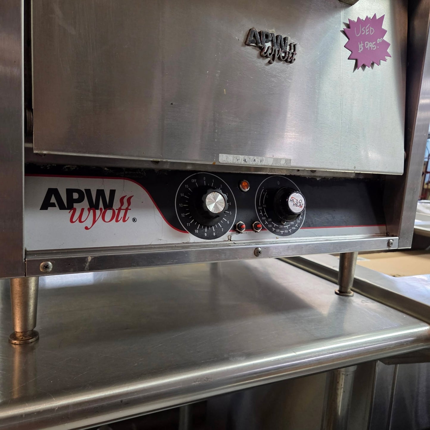 [USED] APW Wyott P-18 Countertop 2 Deck Electric Pizza Oven - 208-240V/1Ph