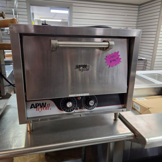 [USED] APW Wyott P-18 Countertop 2 Deck Electric Pizza Oven - 208-240V/1Ph