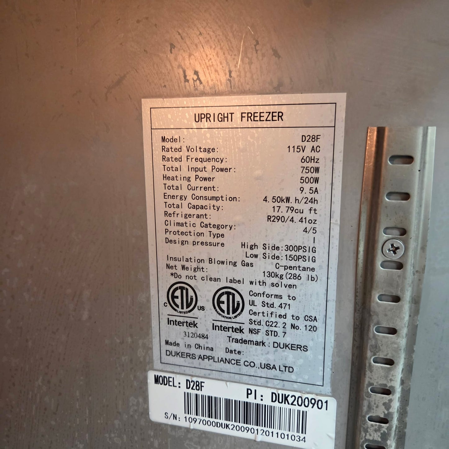[USED] Dukers D28F 28" Single Door Reach-In Freezer