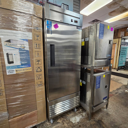 [USED] Dukers D28F 28" Single Door Reach-In Freezer
