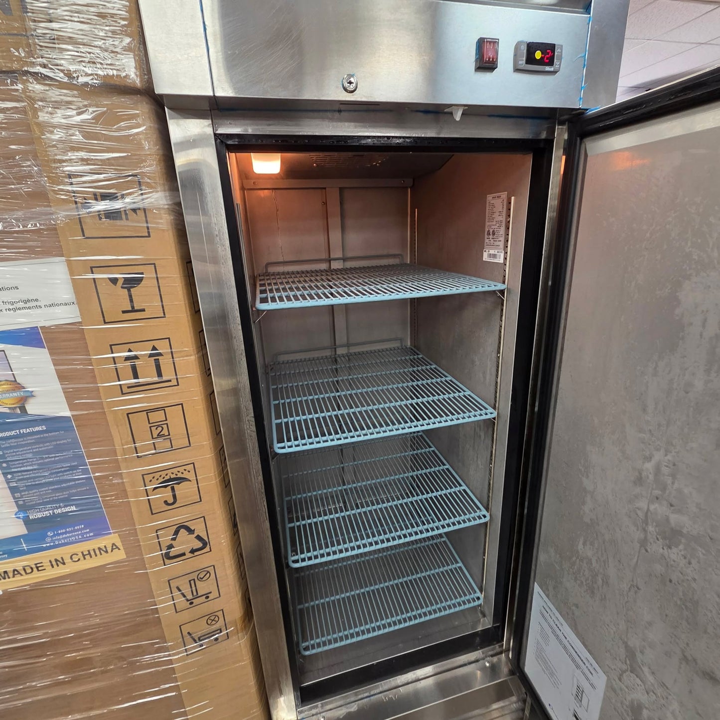 [USED] Dukers D28F 28" Single Door Reach-In Freezer