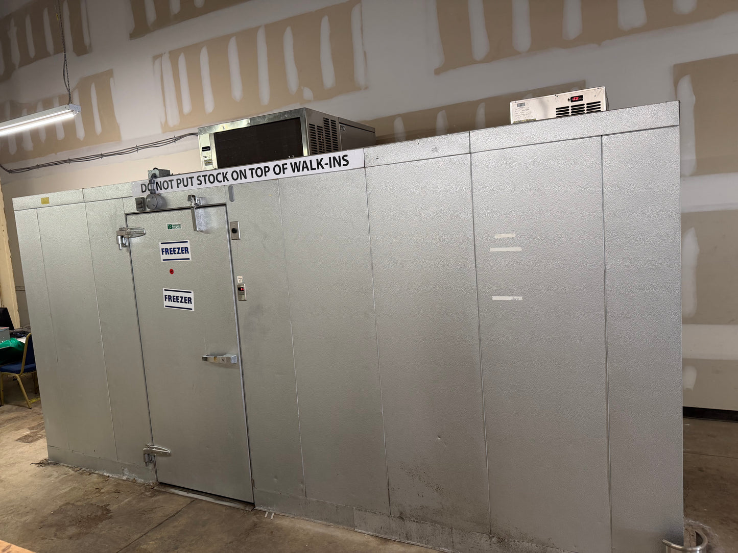 [USED] Imperial Brown Walk-In Combo Cooler/Freezer Box 15' x 7' - (40" x 7' Cooler/11' x 7' Freezer)