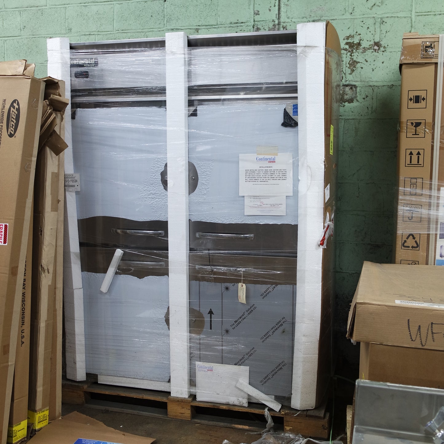 Continental 2RENSSHD 57" W Two-Section Split Solid Door Reach-In Refrigerator [OPEN-BOX]