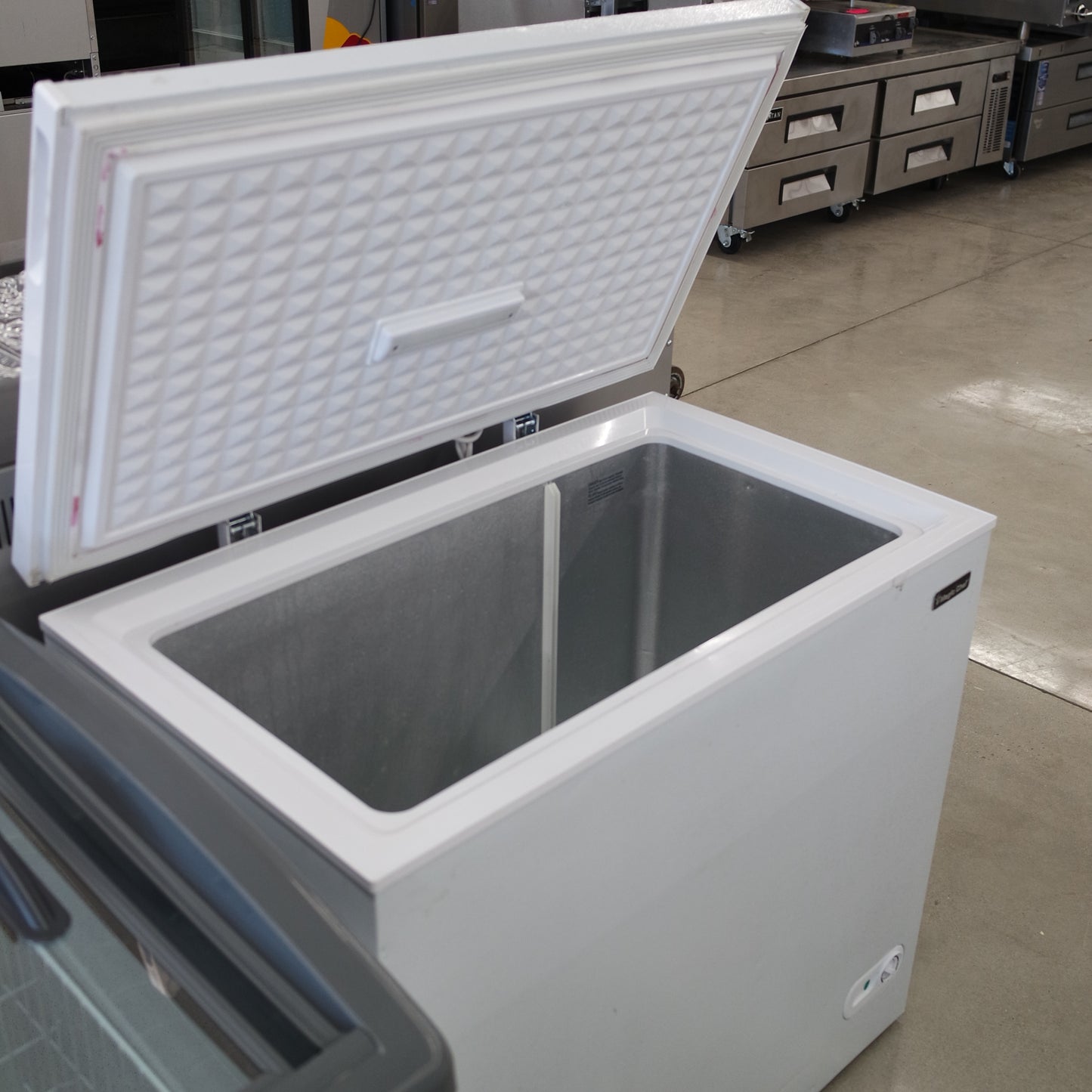 [USED] Magic Chef 36" 7.0 Cu. Ft Chest Freezer