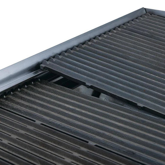Dukers DCRB24 24" W Countertop Lava Rock Natural Gas Charbroiler